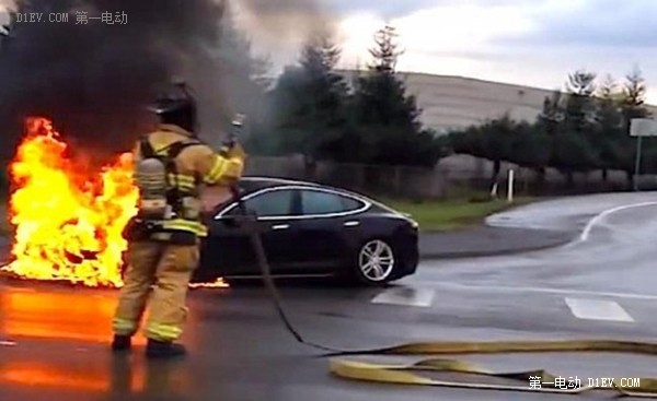特斯拉和通用电动汽车的灭火方法论：注意锂电池！