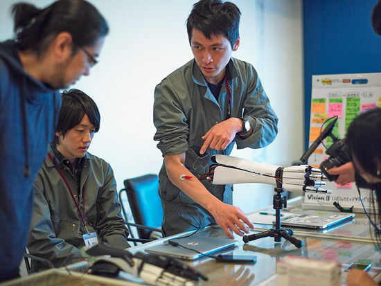 非常零距离：探访日本3D打印仿生肌电假肢工坊
