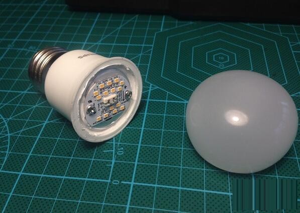 飞利浦新款LED灯泡评测：与美的相比，优势体现在哪？