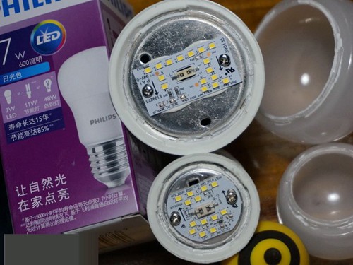 飞利浦新款LED灯泡评测：与美的相比，优势体现在哪？