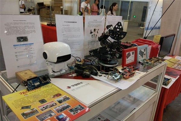 中国“芯”骄傲 龙芯机器人控制器首次公开亮相