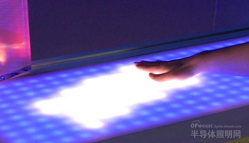 Acclaim推出全新触摸感应LED面板