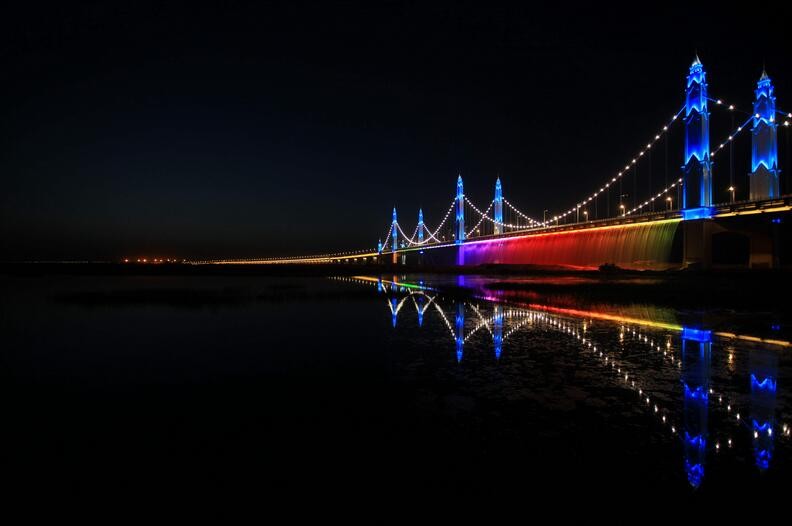 飞利浦LED建筑照明点亮中国滨河黄河大桥