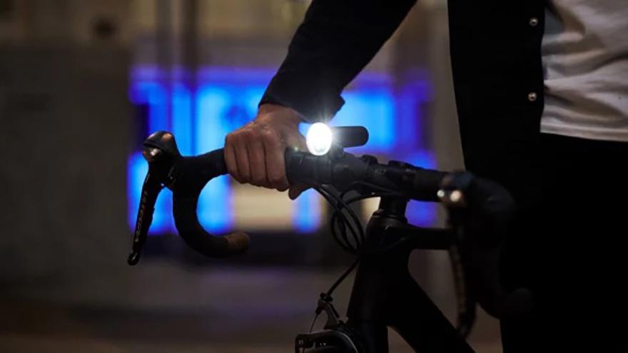 实时“开辟”自行车道 这款激光投影灯为你的夜间骑行保驾护航