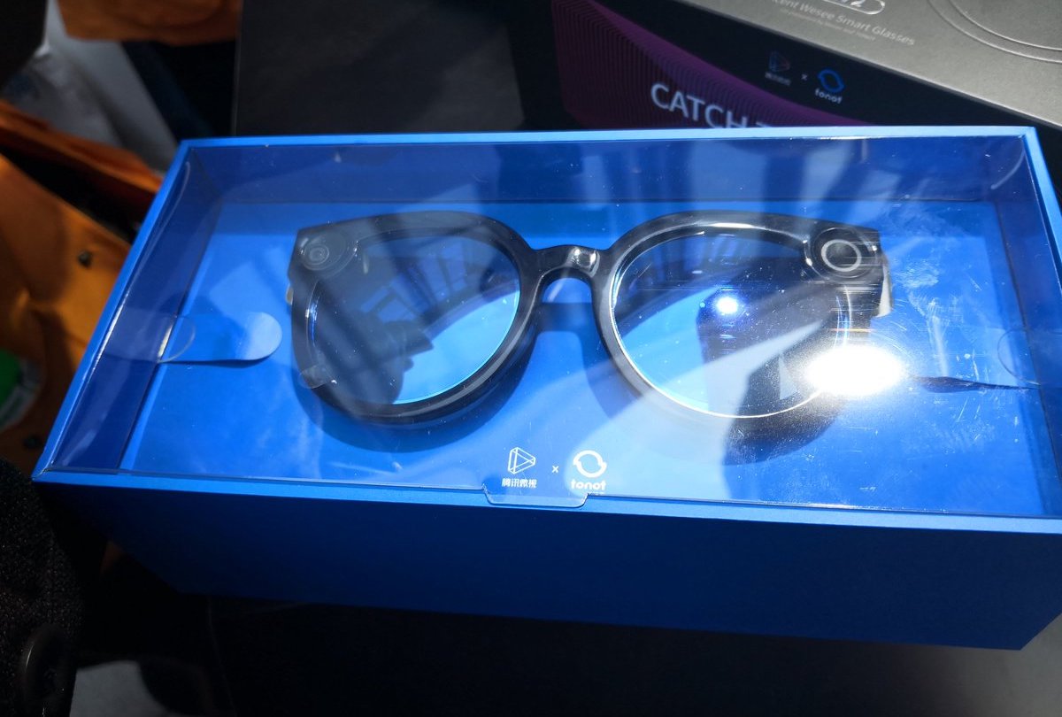 腾讯也跟随 Snap 的步伐带来了一款可以录视频的智能眼镜