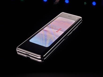 三星发布首款折叠屏手机Galaxy Fold:提供四种配色