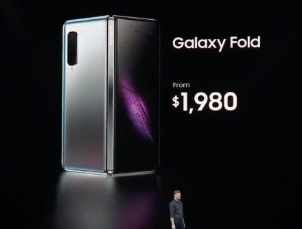 三星发布首款折叠屏手机Galaxy Fold:提供四种