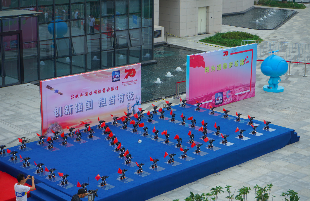 燃爆！70个星际特工机器人集体舞蹈秀，为新中国成立70周年献礼