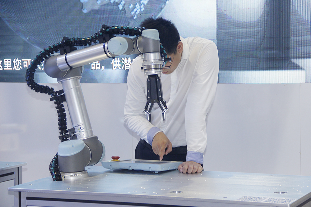 工业机器人工程师正式转正，人社部发布两项工业机器人新职位