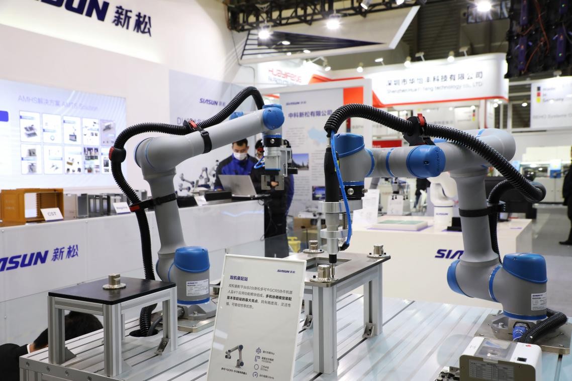 新松协作机器人集体亮相，全新HC-X1型复合机器人重磅来袭