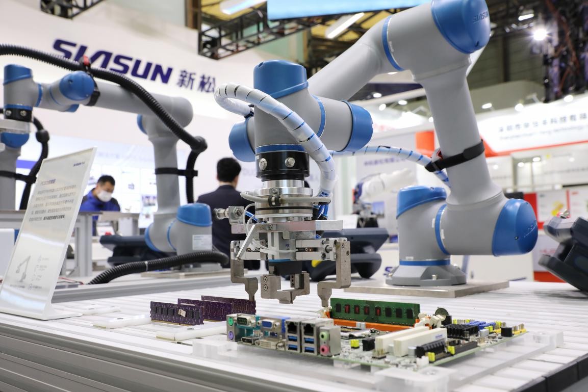 新松协作机器人集体亮相，全新HC-X1型复合机器人重磅来袭