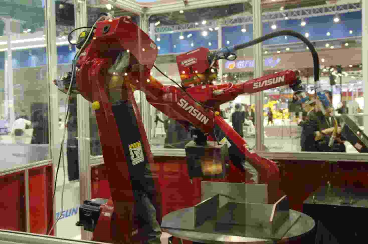 国内复合机器人首创者——新松