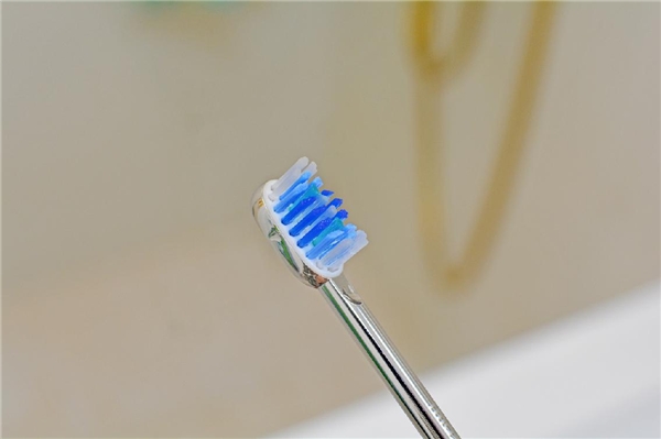 电动牙刷哪个牌子好，你会毫不犹豫的买上万元的电动牙刷吗？