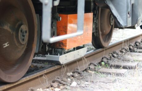 激光技术将首次以60英里时速进行铁路的清洗维护