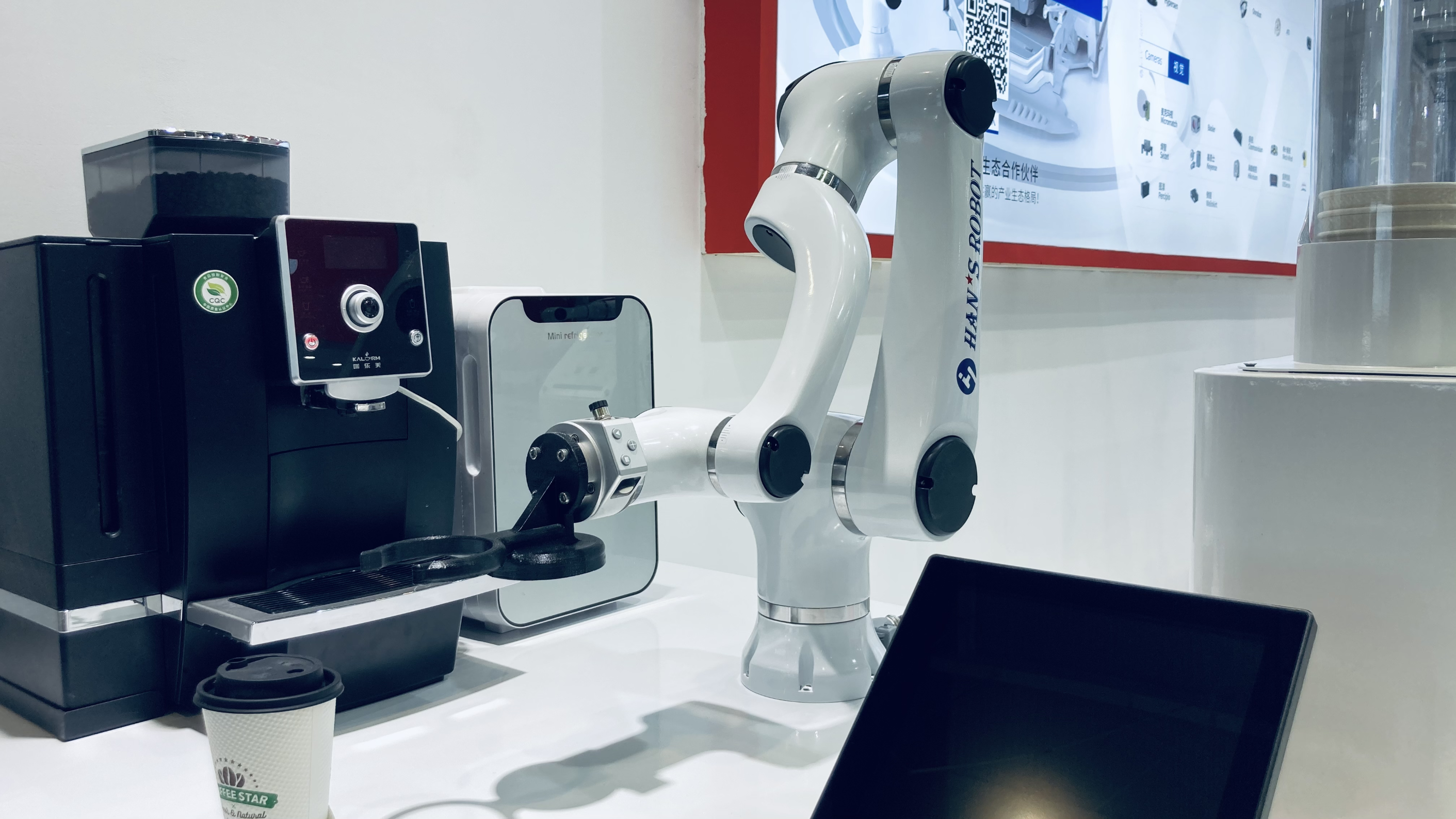 大族机器人精彩亮相慕尼黑华南电子展，协作机器人产品喜获优秀产品奖