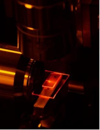 国外开发出首个集成芯片级光子电路的掺钛蓝宝石激光器