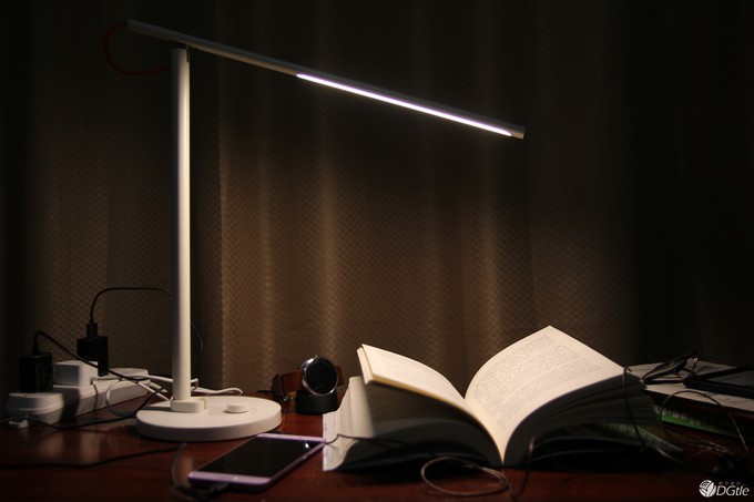 小米LED智能台灯简析：与飞利浦/欧普照明等品牌相比 谁性价比更高？